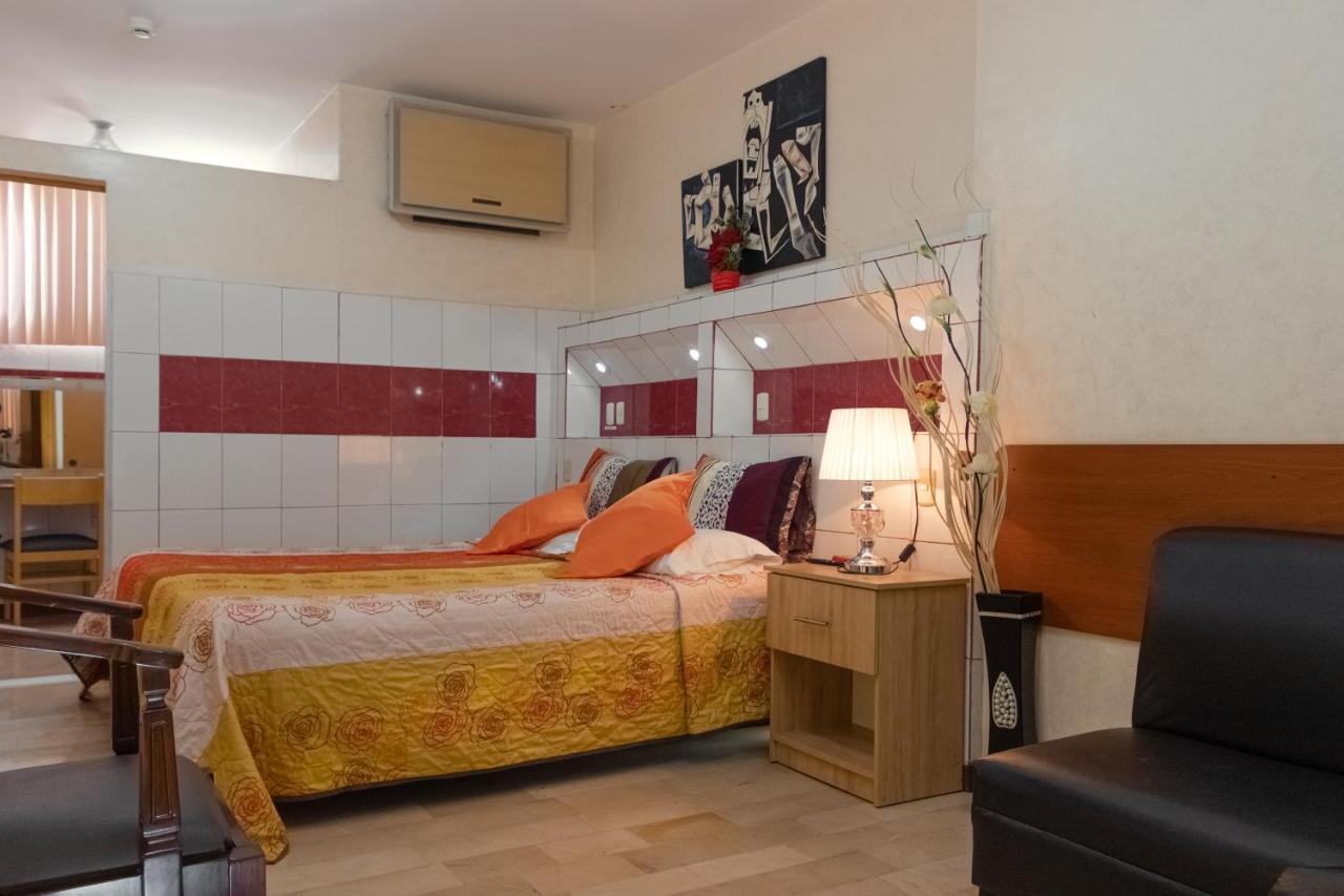 Hotel Livingston Inn Гуаякуил Екстериор снимка