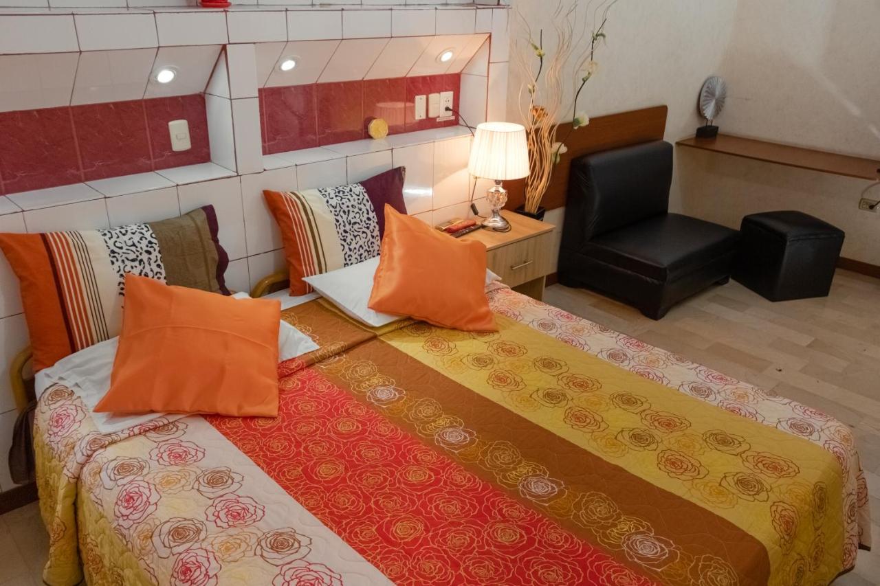 Hotel Livingston Inn Гуаякуил Екстериор снимка