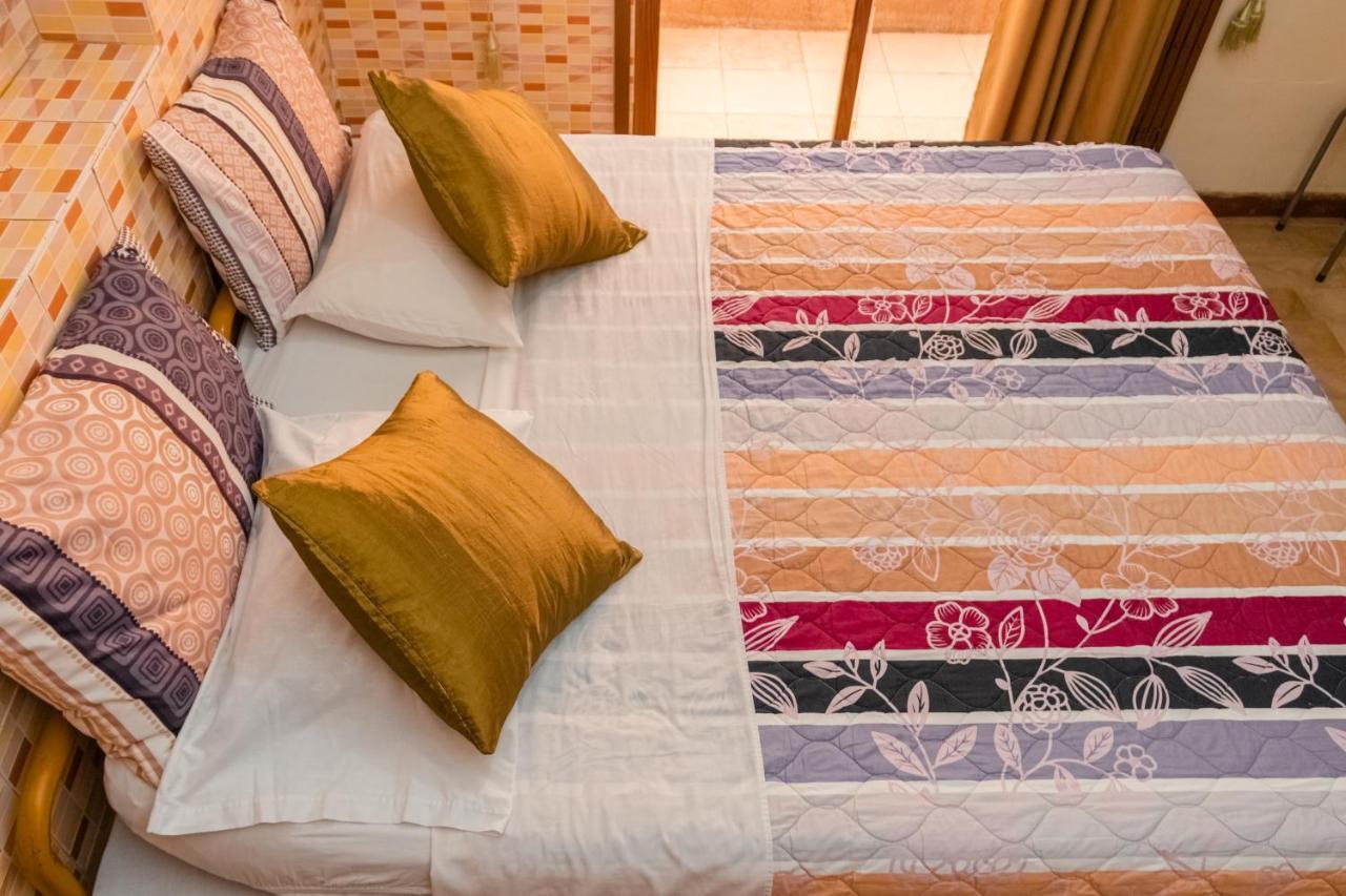 Hotel Livingston Inn Гуаякуил Екстериор снимка