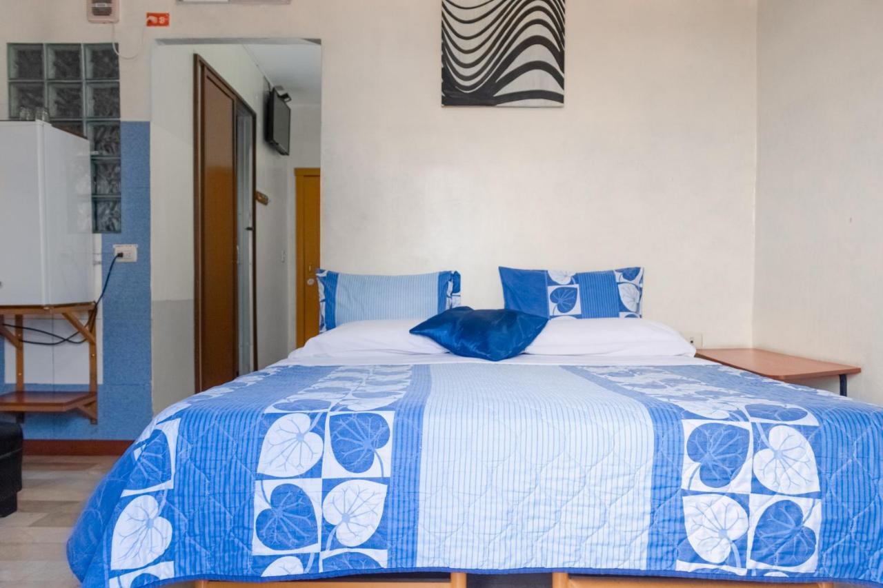 Hotel Livingston Inn Гуаякуил Екстериор снимка