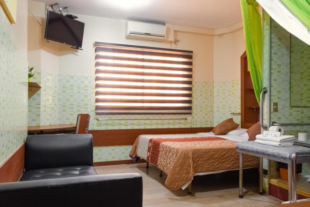 Hotel Livingston Inn Гуаякуил Екстериор снимка