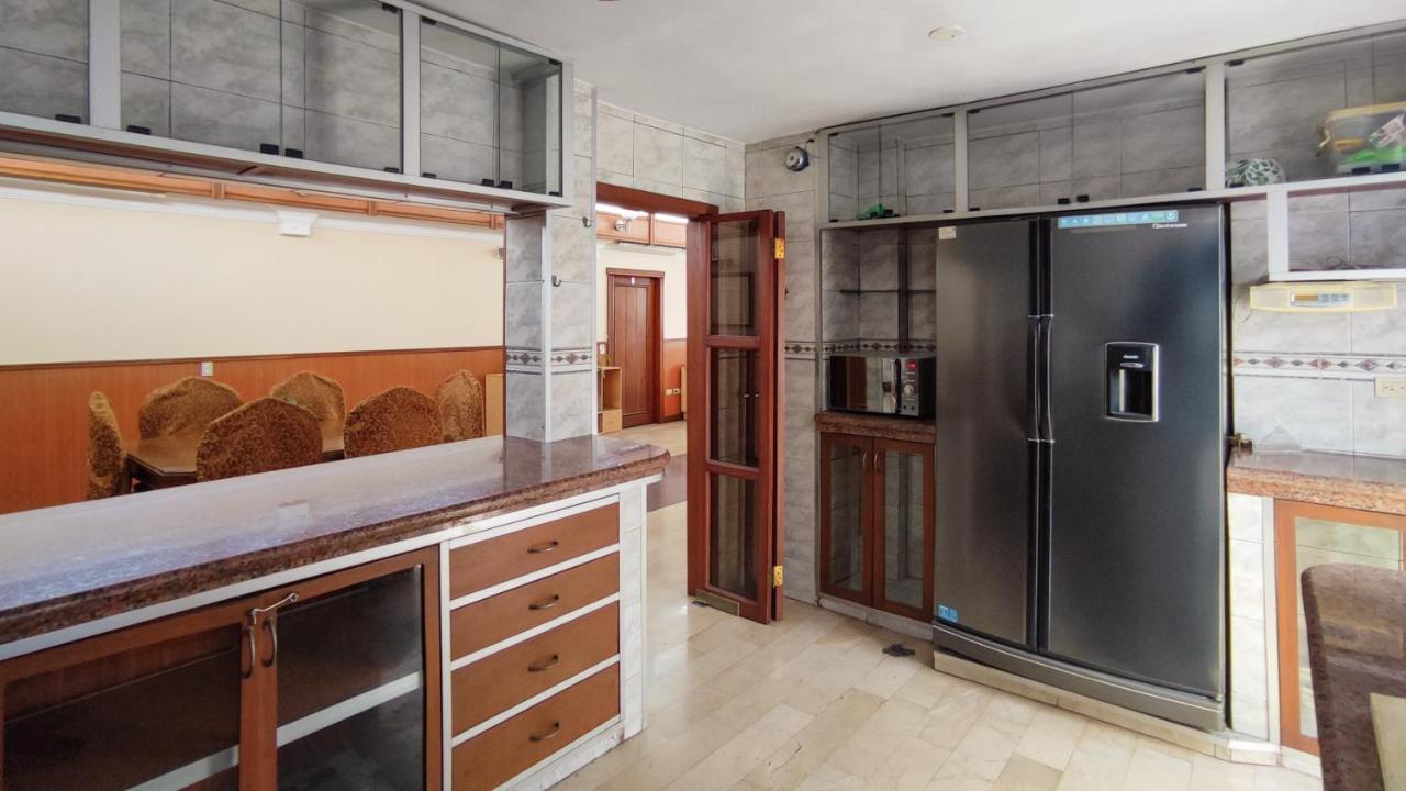 Hotel Livingston Inn Гуаякуил Екстериор снимка