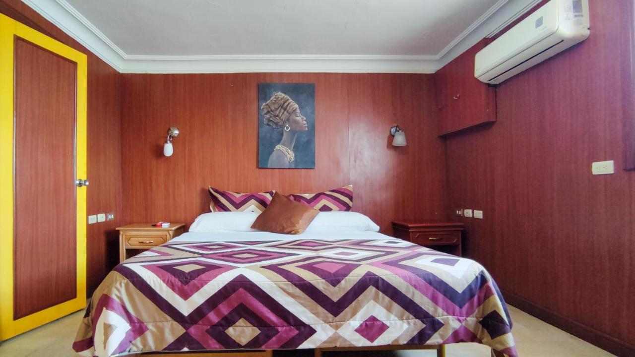 Hotel Livingston Inn Гуаякуил Екстериор снимка